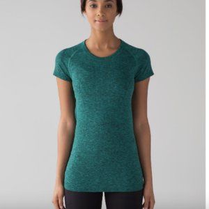 Lululemon Swiftly Tech Short Sleeve Crew Size 8 Green/Black